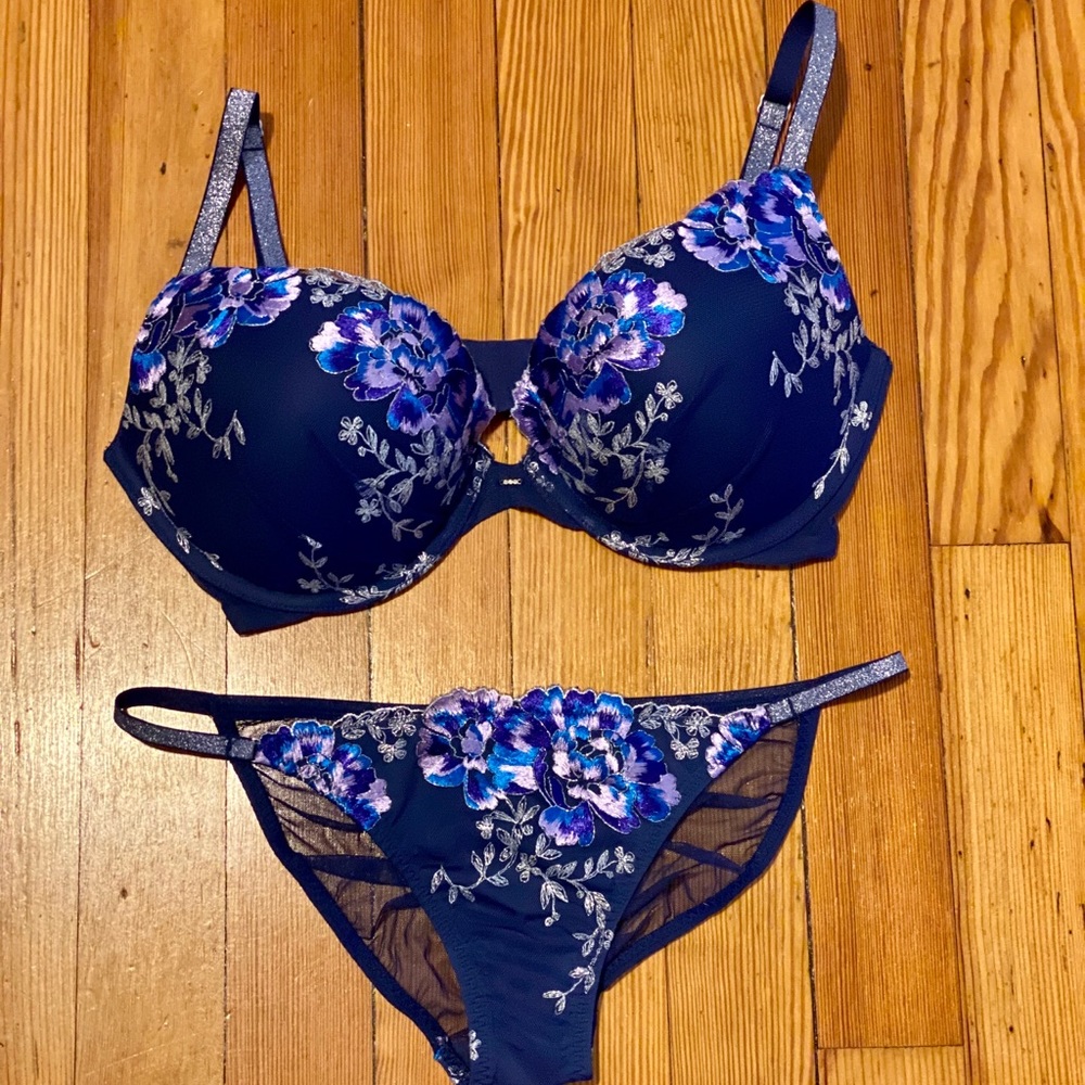 Victoria’s Secret plunge bra and matching bikini